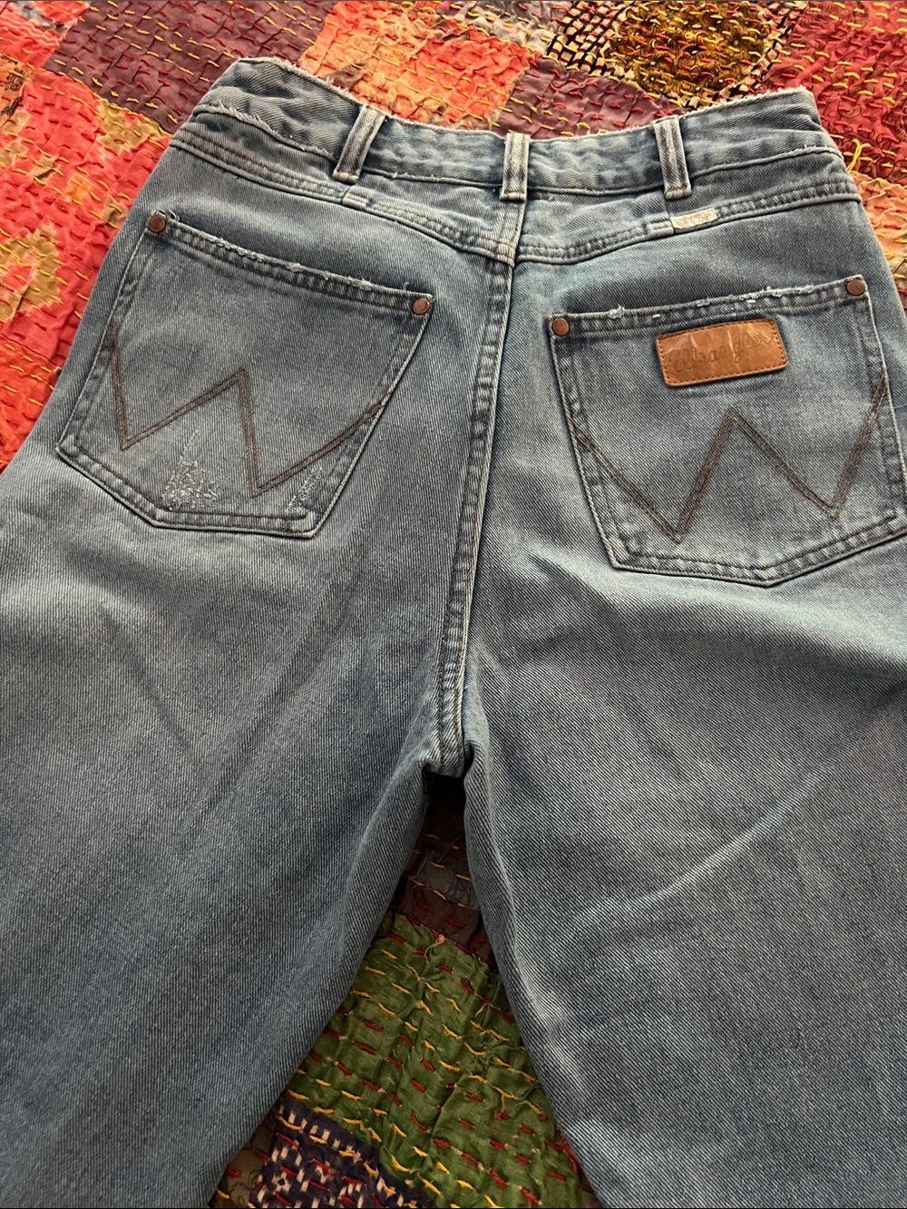 Wrangler women’s flared patchwork Jeans in Washed Blue - Picture 13 of 16